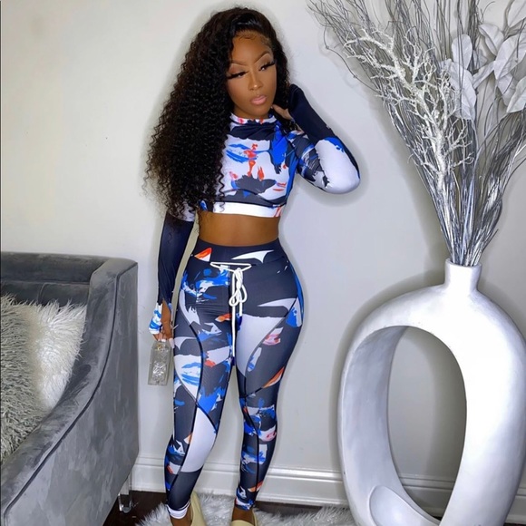 Two piece set - Picture 1 of 4